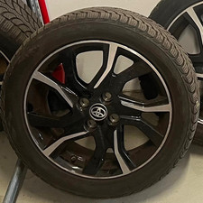 Cerchi in lega Toyota Yaris Anniversary 16" + gomme invernali, ottime condizioni