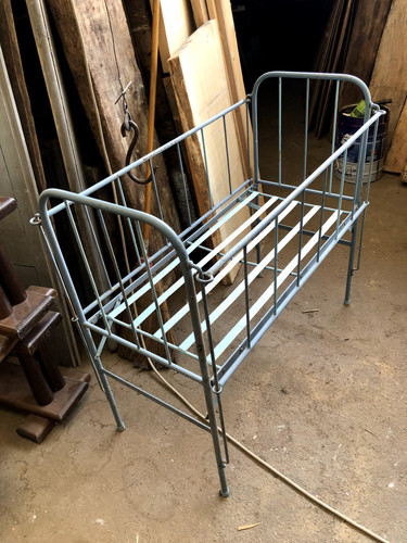 Vecchio letto lettino - lettino, ferro