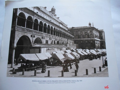 Piazza erbe con palazzo - con,
