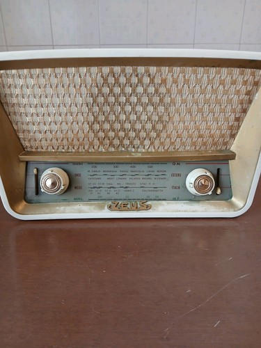 Vecchia radio valvole - a,