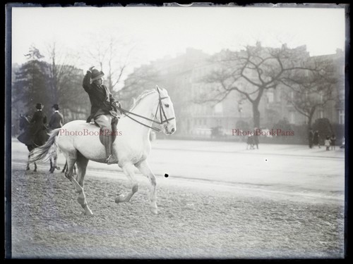 Parigi uomo cavallo - uomo, a