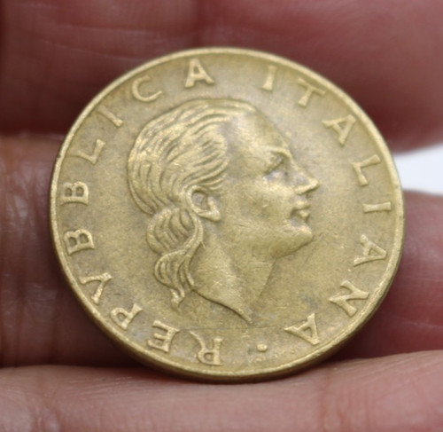 Italy 200 lire coin - lire,