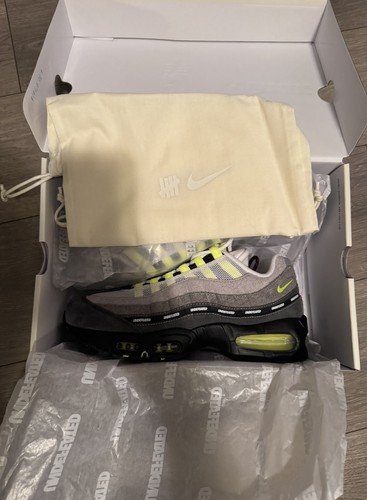 Taglia undefeated x nike - 9,5,