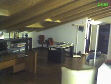 Scrivania da ufficio con piano in vetro