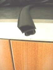 30079.20 GUARNIZIONE  PER PORTE E PORTELLONI VARI MODELLI CARAVAN & CAMPER