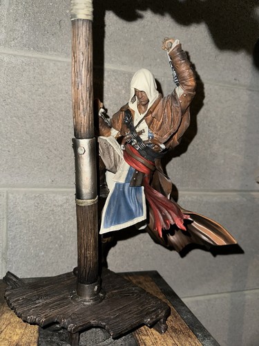 Statua assassin creed iv - assassin's,