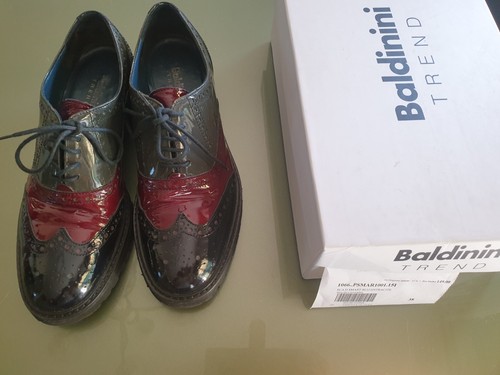 Scarpe stringate vernice