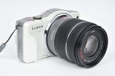 Lumix GF3 12MP fotocamera micro 4/3 touchscreen con obiettivo zoom 14-42 mm e scheda SD da 8 GB
