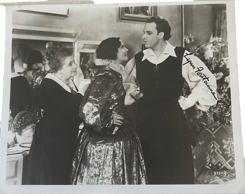 Lynn fontanne autograph 8x10 - fontanne,