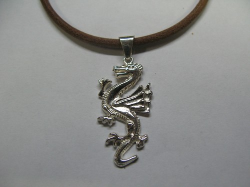 Collana cuoio con ciondolo - cuoio,