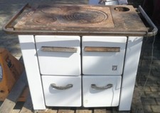 Stufa cucina a Legna Vega usata 61,5x95,5 h.79 cm con quattro sportelli e anelli