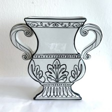 Classic Kare Vase Black and
