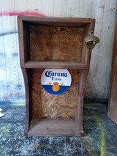 mobiletto espositore da parete corona con stappa birra circa 50x28 