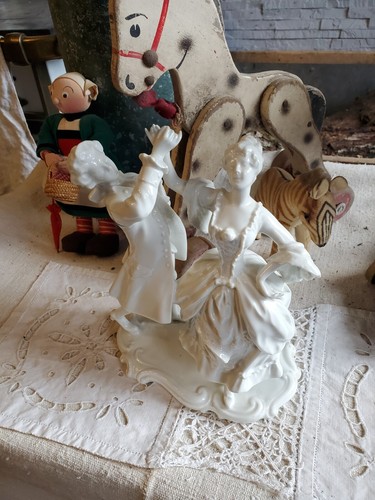 Beau sujet porcelaine - beau,