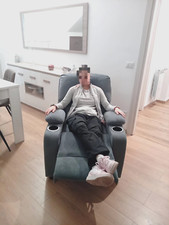 Poltrona reclinabile manuale colore grigio Ottime condizioni !!!