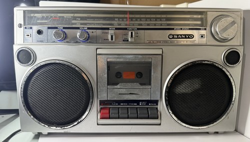 Sanyo 9820 fm boombox - sanyo,