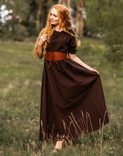 Abito medievale lungo a terra