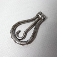 ANTICO PICCOLO GANCIO GANCETTO UNCINO X ALLACCIARE BOTTONI IN METALLO VINTAGE