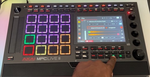 Akai professional mpc live - professional,