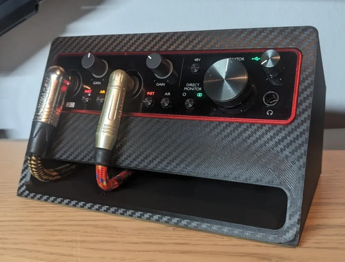 Focusrite scarlett 3 - 1°, 2°