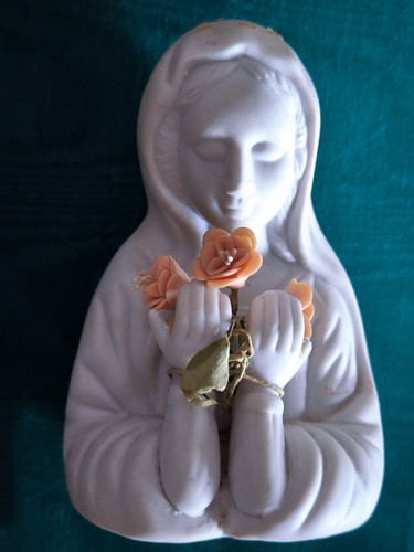 Statuetta porcellana bianca - in,