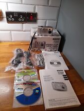 FOTOCAMERA VINTAGE SANYO LCD DIGITALE VIDEO CLIP VPC-SX550E 1,5 MEGAPIXEL FUNZIONANTE 