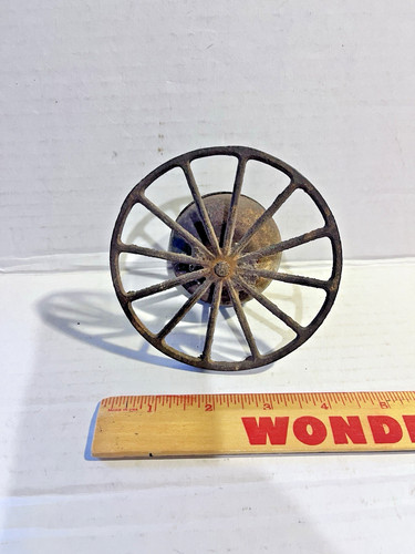 Antica ruota per carro
