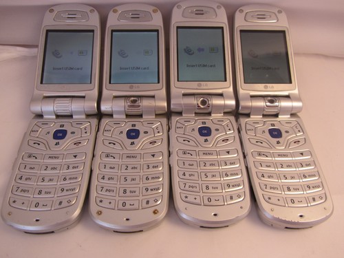 Quattro telefoni cellulari - telefoni,