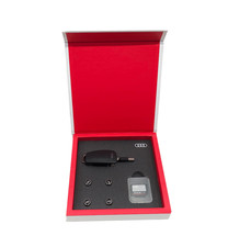 COFANETTO ACCESSORI AUDI PER AUDI Q3 Serie (F3B) 8R0063827L (18>)