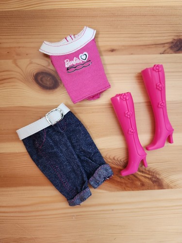 Barbie doll fiat - 500, pink