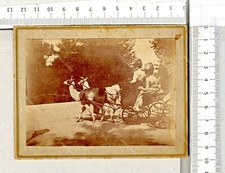 PAB 54)  FOTO 1880? LOMBARDIA MILANO CARROZZINA TRAINATA LAMA SIGNORE OMBRELLINI