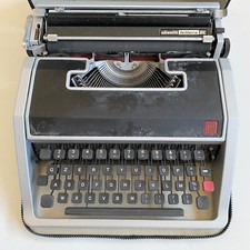 Macchina da scrivere Olivetti