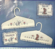 Insegna Bucilla punto croce