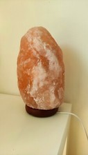 Lampada di sale rosa 2-3 kg dell' Himalaya salgemma. Circa 20 cm