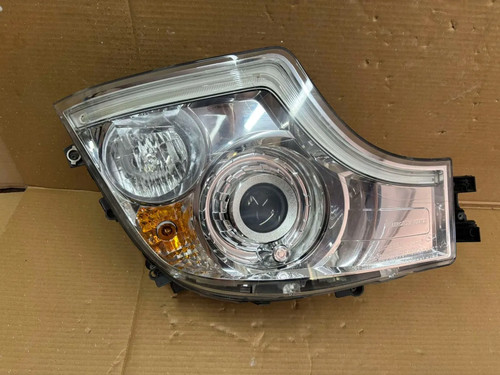 Faro proiettore anteriore