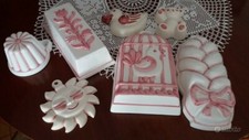 formelle di diverse misure e forme colore bianco e rosa in ottimo stato, usate