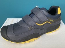 Scarpe da ginnastica nuove con