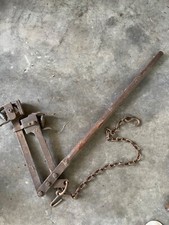 Attrezzo antico rurale contadino tendifilo antico per vigneto