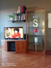 mobile televisione con vetrina e mensole in cristallo