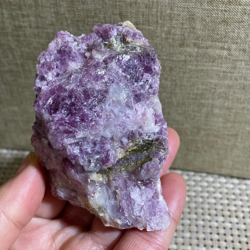 Esemplare minerale grezzo
