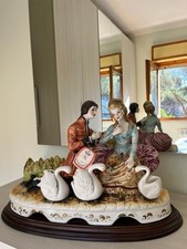 SPOSI SEDUTI INNAMORATI IN STILE CAPODIMONTE. VINTAGE!