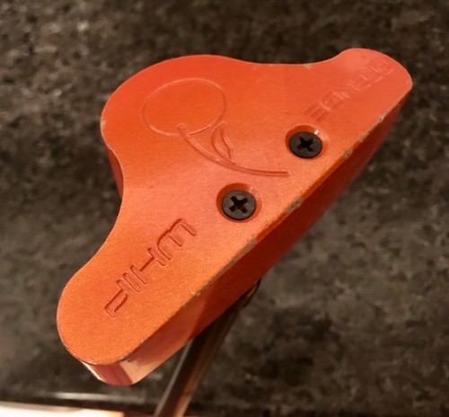 Frusta arancione golf putter
