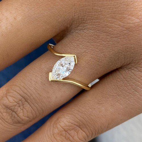 Anello solitario con diamanti