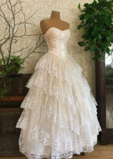 Abito da sposa in pizzo spalle scoperte con orlo foglia di loto/applique floreale a tutta lunghezza