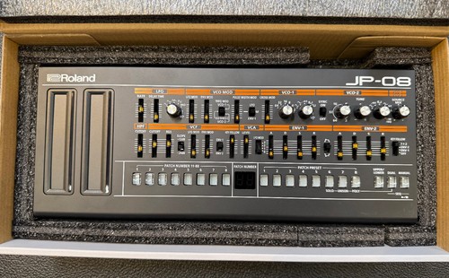 Roland boutique synth - jp-08,