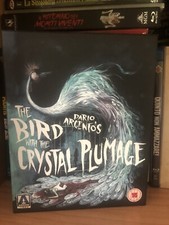 L’UCCELLO CON LE PIUME DI