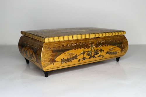 Antico cofanetto decorato - , a