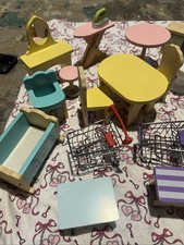 Mobili per casa delle bambole