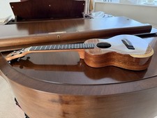 Ukulele Tenore Barnes &