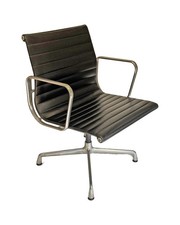 Sedia Charles & Ray Eames E107